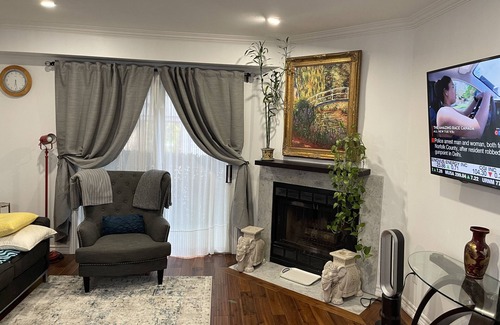 Upper Jarvis House | Charming Home in Cabbage Town - Ideal for Families