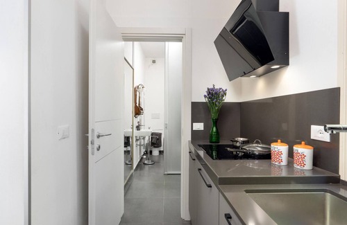 Calci House | Modern 2-Bedroom Getaway in Scenic Calci with Pool