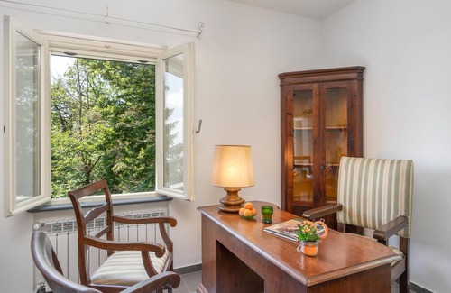 Calci House | Modern 2-Bedroom Getaway in Scenic Calci with Pool
