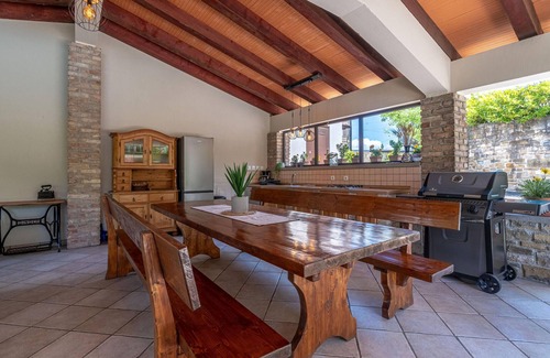 Cerovlje House | Exceptional 4-Bedroom Stay in Cerovlje with Pool & Spa