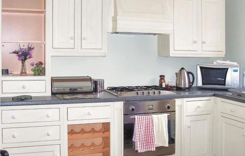 Chateauneuf-du-Faou House | Cozy Home in Chateauneuf Du Faou with Family Amenities