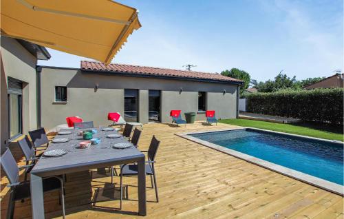 Cleon-d'Andran House | Cozy Retreat in Cléon Dandran with Pool and Kitchenette