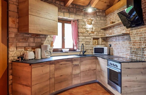 Cabrunici House | Cozy 1 Bedroom Retreat in Cukrici with Private Pool