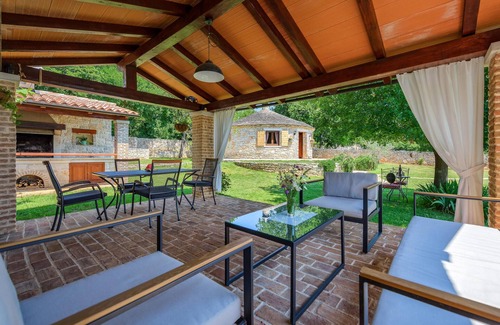 Cabrunici House | Cozy 1 Bedroom Retreat in Cukrici with Private Pool