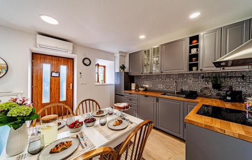 Dancanje House | Lovely Home In Dancanje