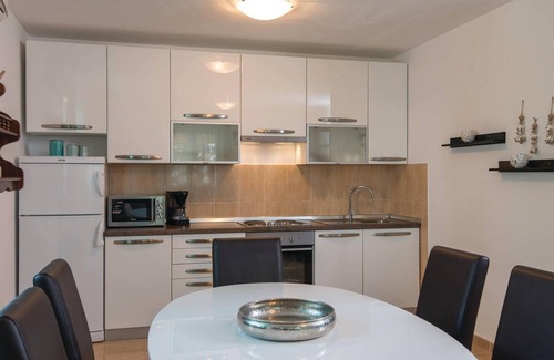 Orebic House | Enjoy 2-Bedroom Retreat with Ocean View in Dingac