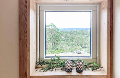 Øvre Ramse House | Spacious 5-Bedroom Accommodation with Lake Views in Dølemo