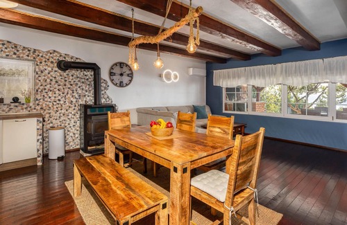 Klanfari House | Discover a Cozy Vacation Retreat by the Ocean