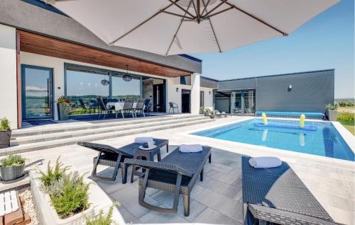 Sveti Ivan Zelina House | Fantastic Home in Dubovec Bisaski with Pool and Wi-Fi