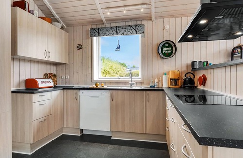 Faaborg House | Serene Cottage Retreat with Oceanfront Views Near the Water