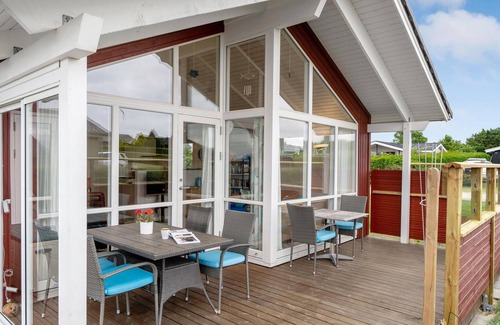Faaborg House | Serene Cottage Retreat with Oceanfront Views Near the Water
