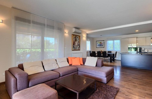 Valbandon House | Exceptional 4 Bedroom Accommodation in Fazana with Pool