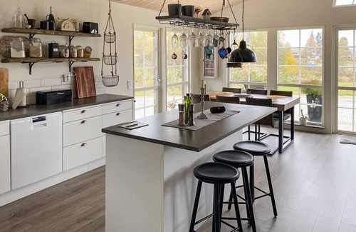 Orebro County House | Cozy Lakeside Retreat with Spa and Breakfast Included
