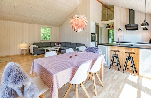 Reersø House | Cozy 2 Bedroom Stay in Gørlev with Ocean and Lake Views