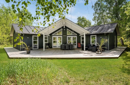 Grena Strand House | Spacious House with Ocean Views in Norddjursland