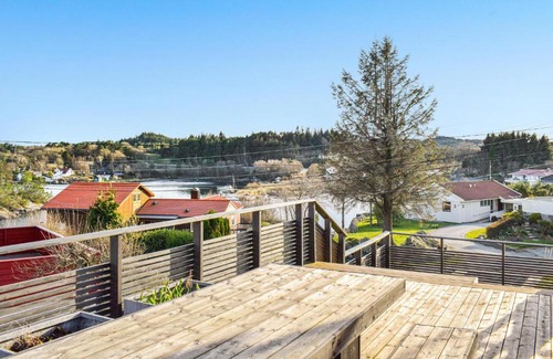 Karmoy House | Charming Håvik Retreat with Wifi for Family Getaways