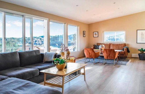 Karmoy House | Charming Håvik Retreat with Wifi for Family Getaways