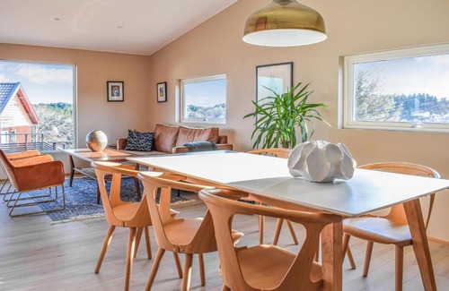Karmoy House | Charming Håvik Retreat with Wifi for Family Getaways