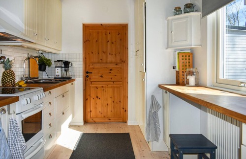 Hoor House | Charming Cottage Retreat by Lake Sätoftasjön with Spa