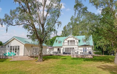 Eslov House | Cozy Oceanfront Home in Hr with Free Wifi & Pet Friendly