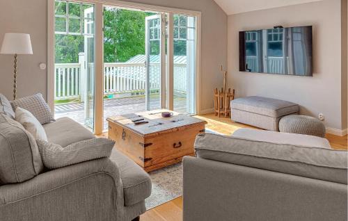 Eslov House | Cozy Oceanfront Home in Hr with Free Wifi & Pet Friendly