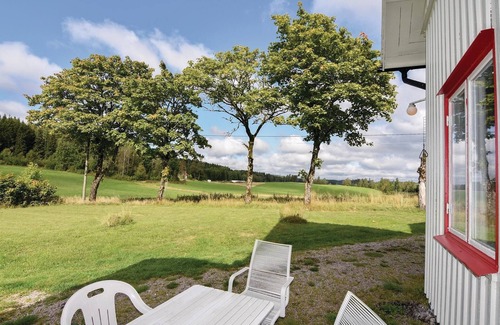 Fargelanda Municipality House | Family-Friendly 4 Bedroom Stay with Lake View in Högsäter