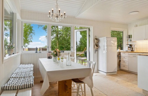 Helberskov Strand House | Charming Cottage with Sea View and Finnish Wooden Bathroom