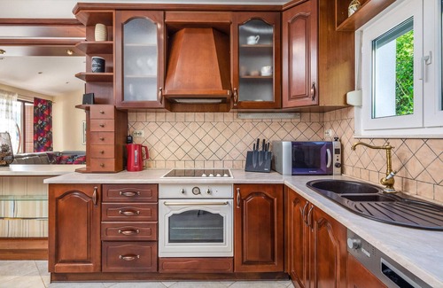 Blato na Cetini House | Exceptional 3-Bedroom Retreat in Blato na Cetini