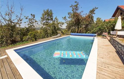 Karlovac House | Inviting Home in Cerovac Vukmanicki with Pool & Kitchen