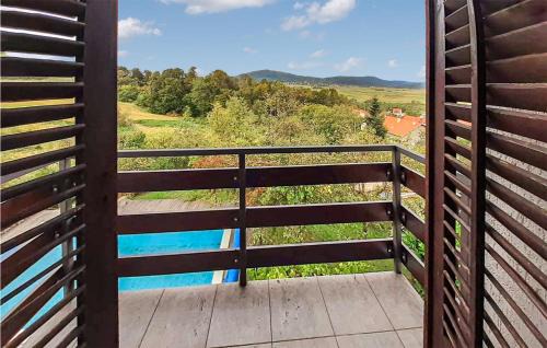 Karlovac House | Inviting Home in Cerovac Vukmanicki with Pool & Kitchen