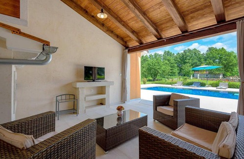 Sveti Petar u Sumi House | Perfect 2 Bedroom Stay in Sv. Petar u Šumi with Pool