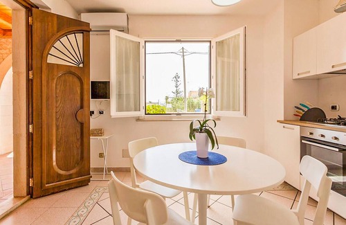 Marina di Modica House | Discover Tranquility in a Villa with Lush Garden Retreat