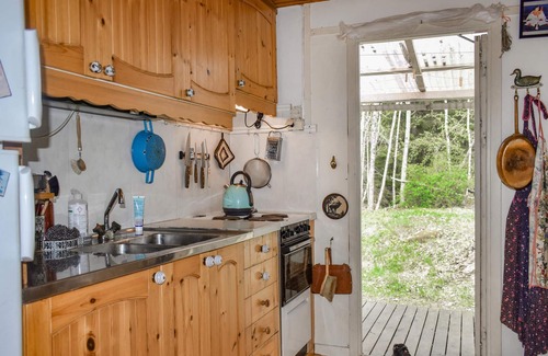 Vassmolösa House | Discover Lake Måll: Relaxing House with Spa & Pet Friendly