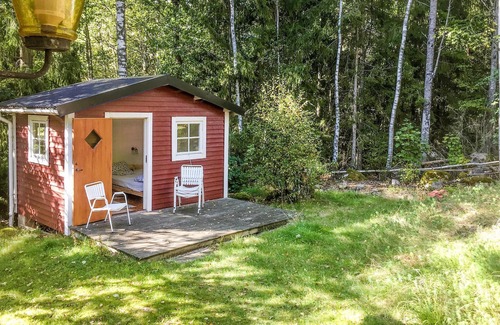 Vassmolösa House | Discover Lake Måll: Relaxing House with Spa & Pet Friendly