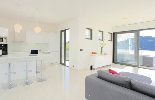 Blato House | Elegant 6 Bedroom Accommodation with Ocean Views in Karbuni