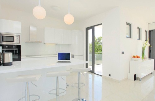 Blato House | Elegant 6 Bedroom Accommodation with Ocean Views in Karbuni