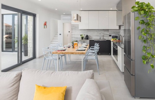 Kastelir House | Comfortable 4 Bedroom Retreat in Kastelir with Pool