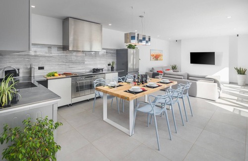 Kastelir House | Comfortable 4 Bedroom Retreat in Kastelir with Pool