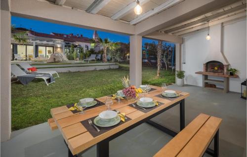 Kastelir House | Relaxing Getaway in Kastelir with Hot Tub and Pool
