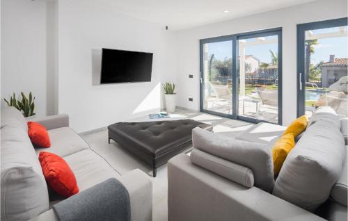 Kastelir House | Relaxing Getaway in Kastelir with Hot Tub and Pool