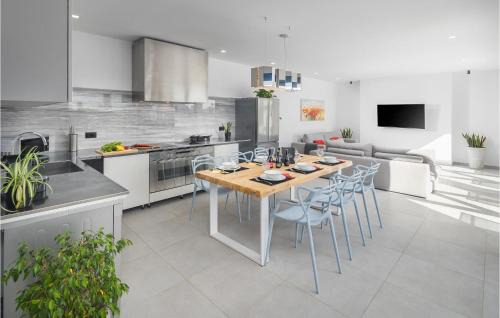 Kastelir House | Relaxing Getaway in Kastelir with Hot Tub and Pool