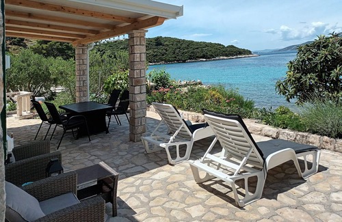 Cove Tri Zala (Zrnovo) House | Experience a Serene Mediterranean Getaway by the Sea