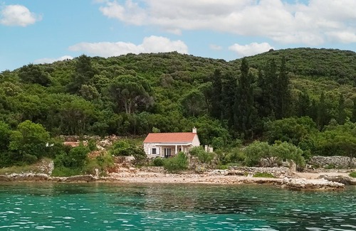 Cove Tri Zala (Zrnovo) House | Experience a Serene Mediterranean Getaway by the Sea