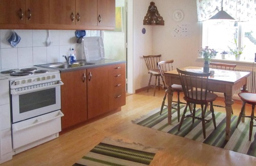 Korsberga House | Cozy 1 Bedroom Accommodation with Lake View in Korsberga