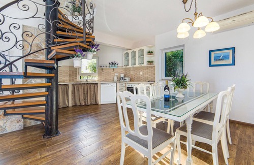 Kremena House | Family-Friendly 3 Bedroom Retreat in Kremena with Ocean Views