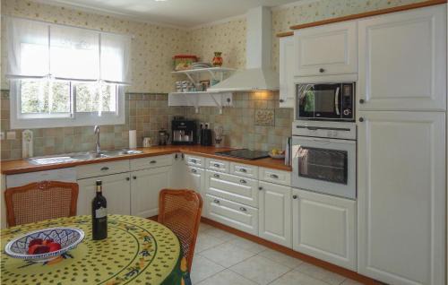 Lamalou-les-Bains House | Cozy Retreat in Lamalou Les Bains with Pool and Wifi