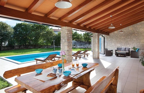 Gondolici House | Seaside Vacation Home Near Gorgeous Beaches and Pool