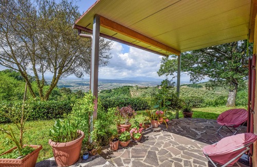 Giugnano House | Spacious 6-Bedroom Retreat in Lamporecchio with Pool