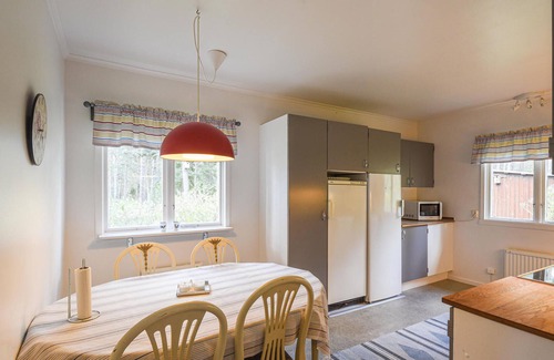 Tingstade House | Secluded Restored Cottage with Lake View and Spa Amenities