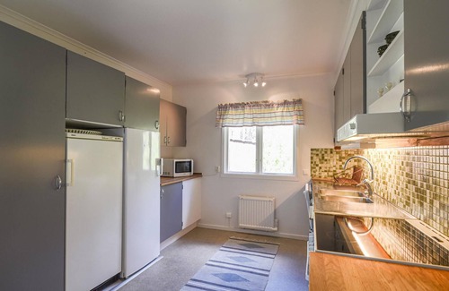 Tingstade House | Secluded Restored Cottage with Lake View and Spa Amenities